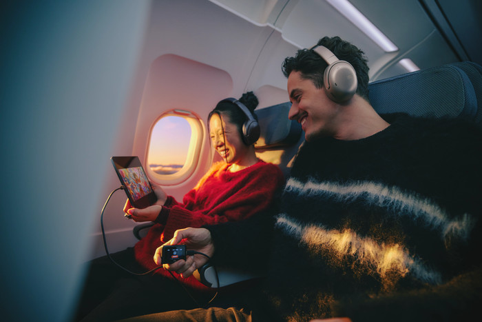 JBL Tour One M3 Smart TX Blue product in use