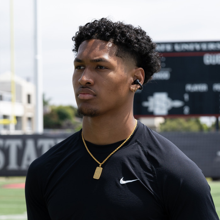 Jlab Flex Open Air Clip Black product in use