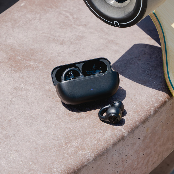 Jlab Flex Open Air Clip Black product in use