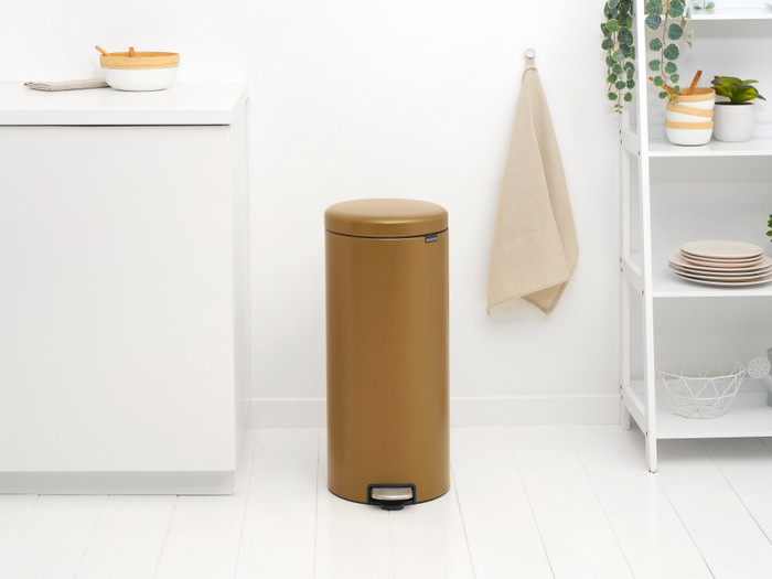 Brabantia NewIcon Pedaalemmer 30 liter Warm Brass product in gebruik