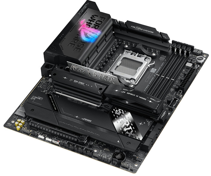 ASUS ROG STRIX X870E-E GAMING WIFI côté droit