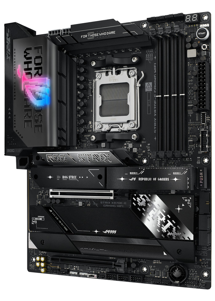 ASUS ROG STRIX X870E-E GAMING WIFI côté droit