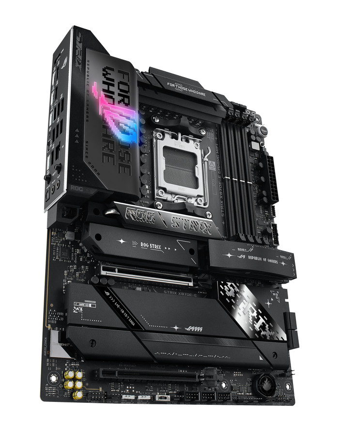 ASUS ROG STRIX X870E-E GAMING WIFI côté droit