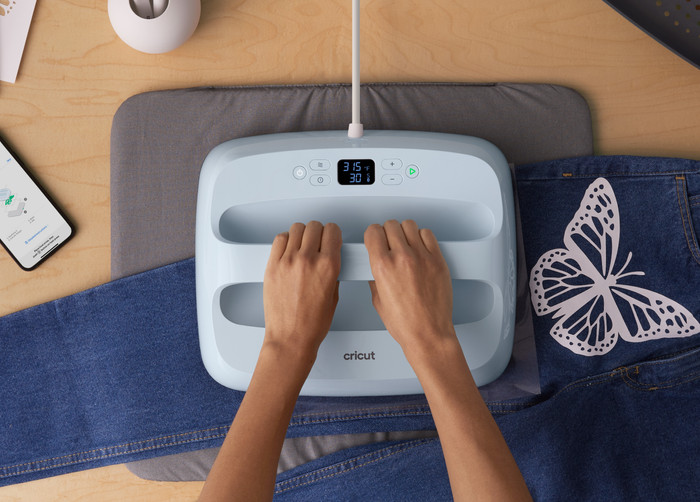 Cricut EasyPress 3 (25x30cm) product in use