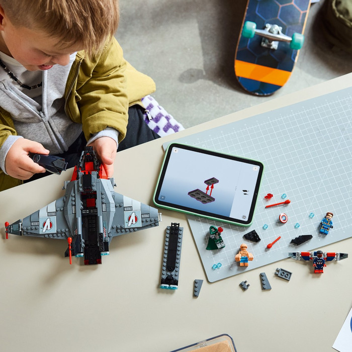 LEGO Marvel - Avengers : Doomsday Le Quinjet 76347 produit à l'usage