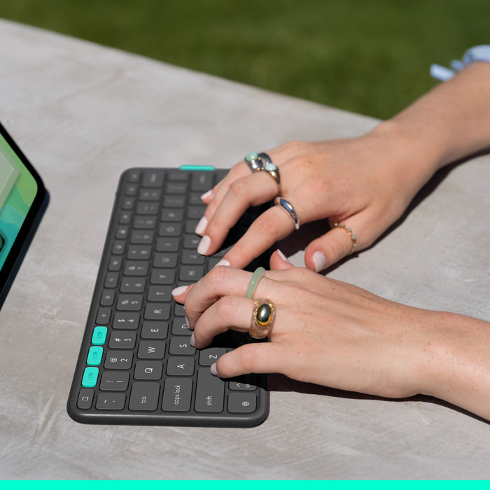 Logitech Flip Folio iPad Pro (2024)/iPad Air (2025) 13 inches Keyboard Cover AZERTY product in use