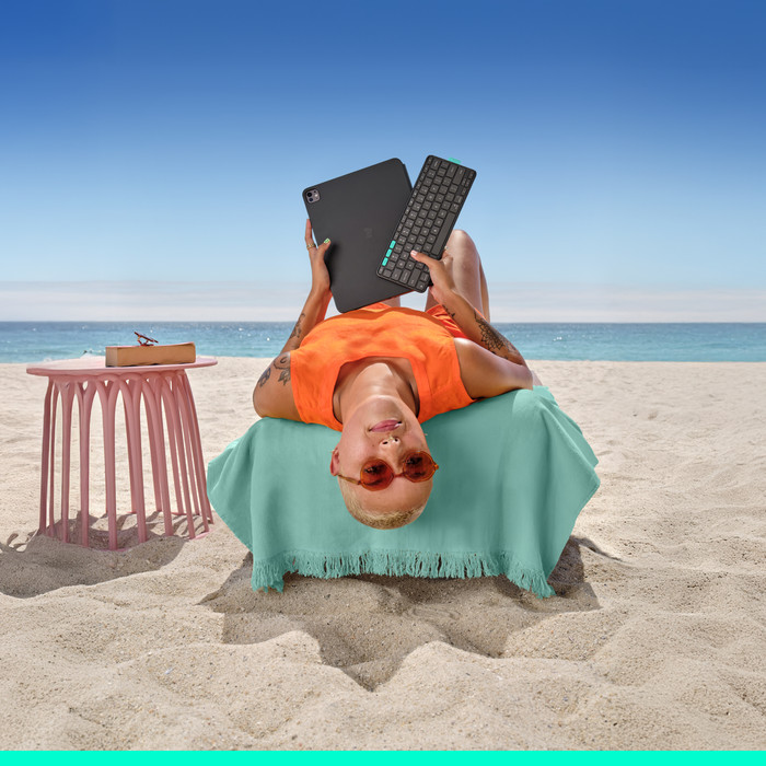 Logitech Flip Folio iPad Pro (2024)/iPad Air (2025) 13 inches Keyboard Cover AZERTY product in use