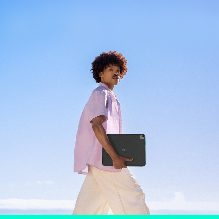 Logitech Flip Folio iPad Pro (2024)/iPad Air (2025) 13 inches Keyboard Cover AZERTY product in use