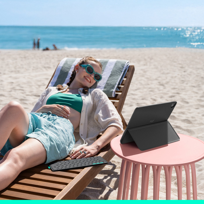 Logitech Flip Folio iPad Pro (2024)/iPad Air (2025) 13 inches Keyboard Cover AZERTY product in use