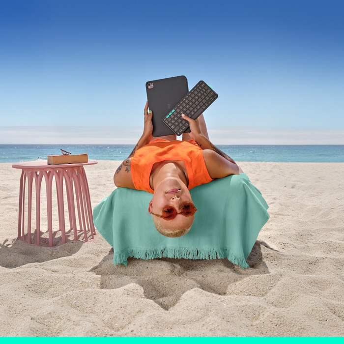 Logitech Flip Folio iPad Pro (2024)/iPad Air (2025) 11 inches Keyboard Cover AZERTY product in use