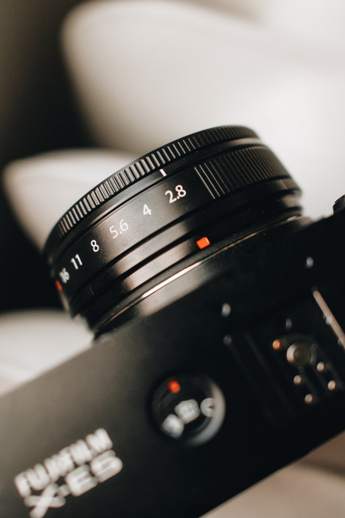 Fujifilm X-E5 Noir + 23 mm f/2.8 produit à l'usage