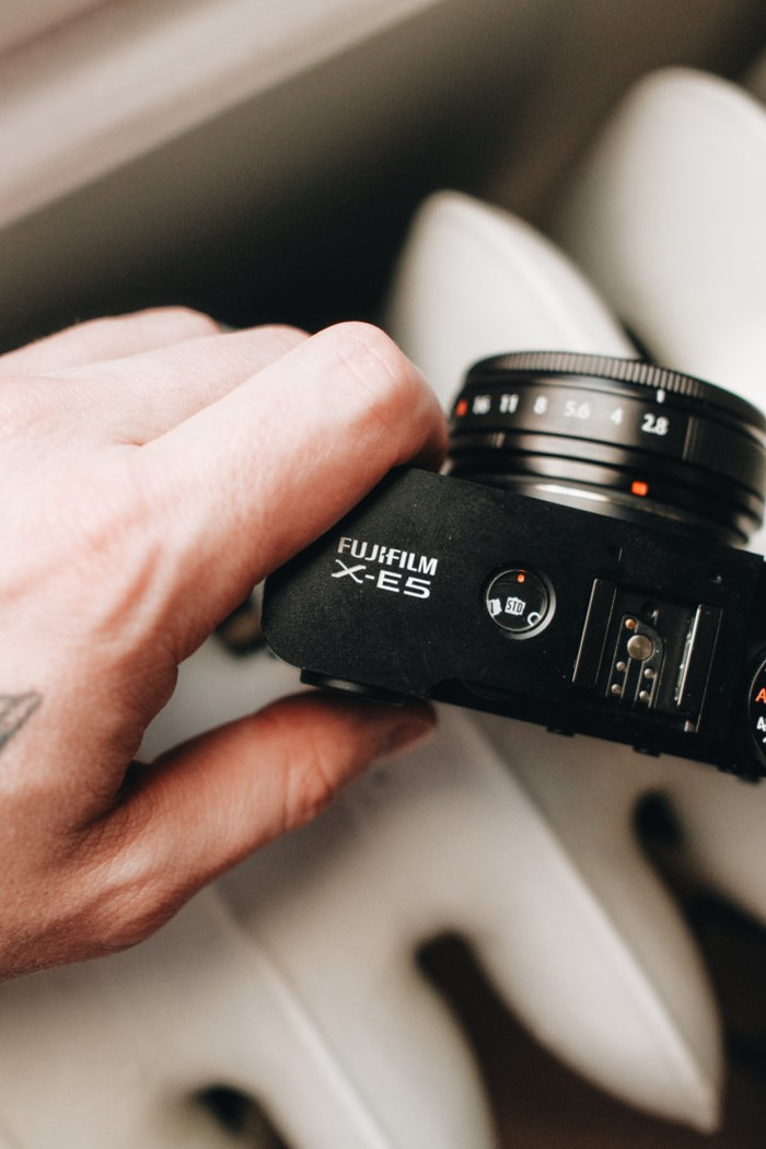 Fujifilm X-E5 Noir + 23 mm f/2.8 produit à l'usage