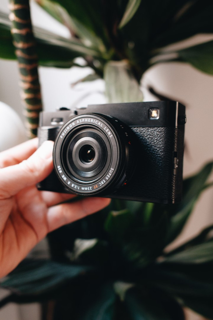 Fujifilm X-E5 Noir + 23 mm f/2.8 produit à l'usage