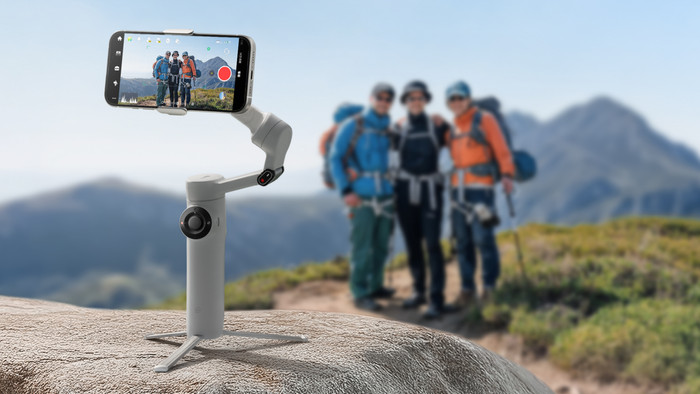 Insta360 Flow 2 Gray product in use
