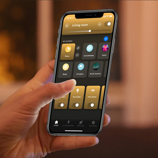 Philips Hue Aurelle White Ambiance Vierkant Klein Zwart product in gebruik