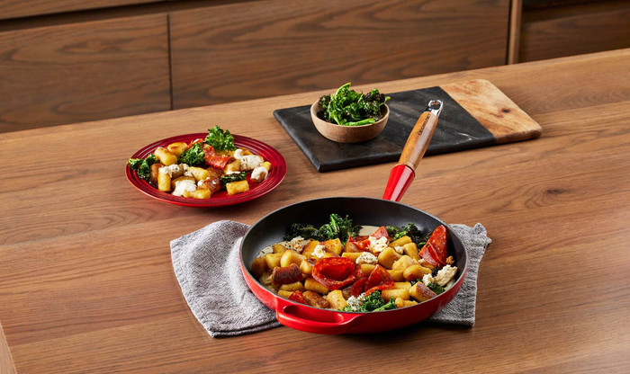 Le Creuset Poêle en Fonte 28 cm Cerise produit à l'usage