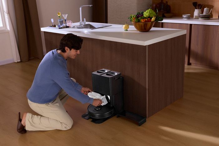 Roborock Qrevo Edge 5V1 Black product in use