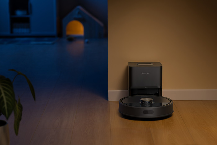 Roborock Q7 TF+ Black product in use