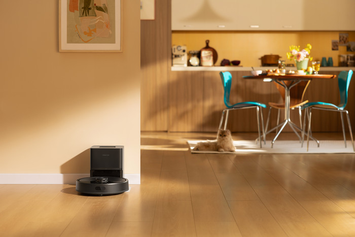 Roborock Q7 TF+ Black product in use