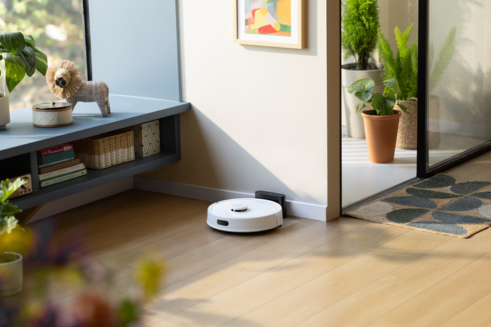 Roborock Q7 BF White product in use