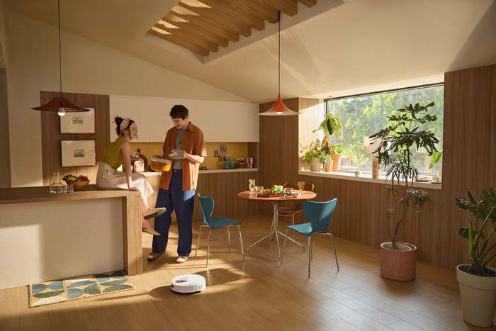 Roborock Q7 BF White product in use