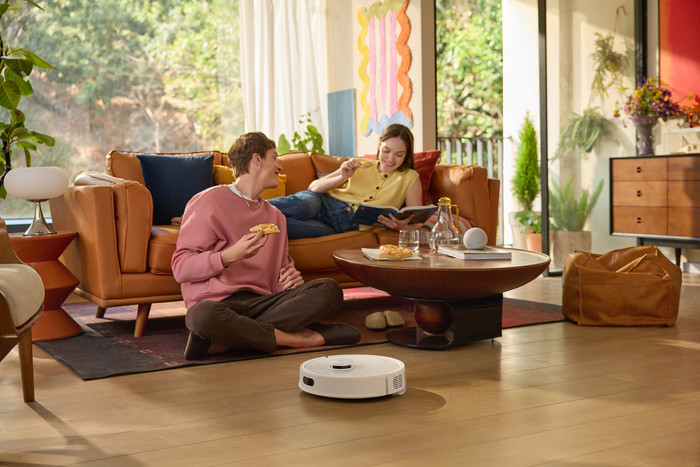 Roborock Q7 BF White product in use