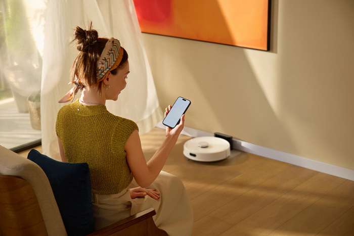 Roborock Q7 BF White product in use