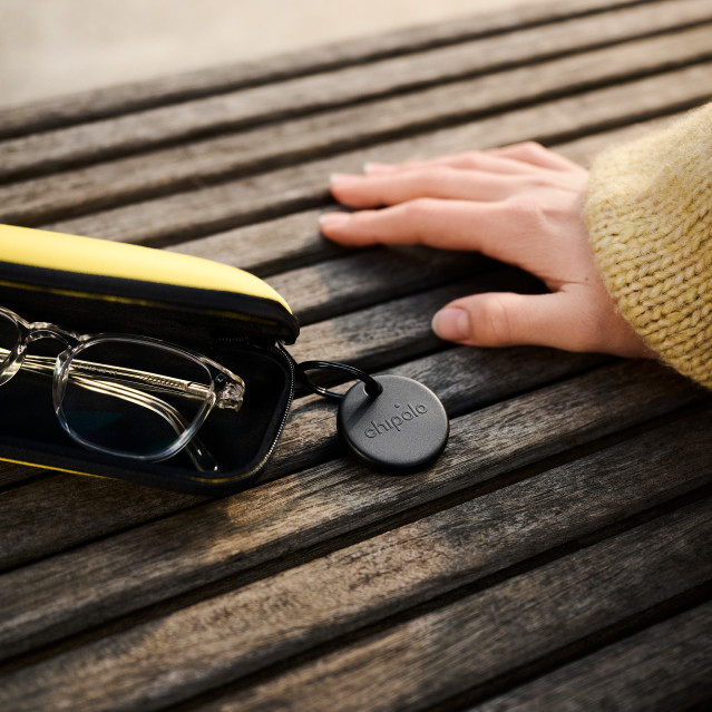 Chipolo POP 4-Pack Zwart product in gebruik