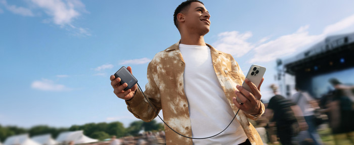 Anker Nano Power Bank 10.000mAh with 45W Fast Charging Black product in use