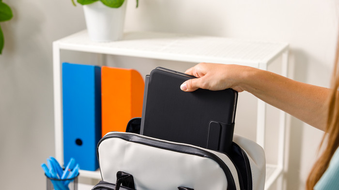 BlueBuilt Apple iPad Air (2024) 11 Pouces Étui Clavier AZERTY Noir produit à l'usage