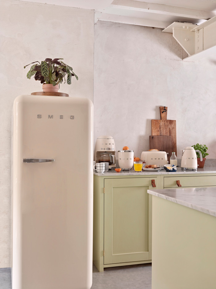 SMEG FAB28RCR6 product in gebruik