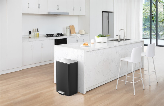 EKO Marina 50L Matte Black product in use