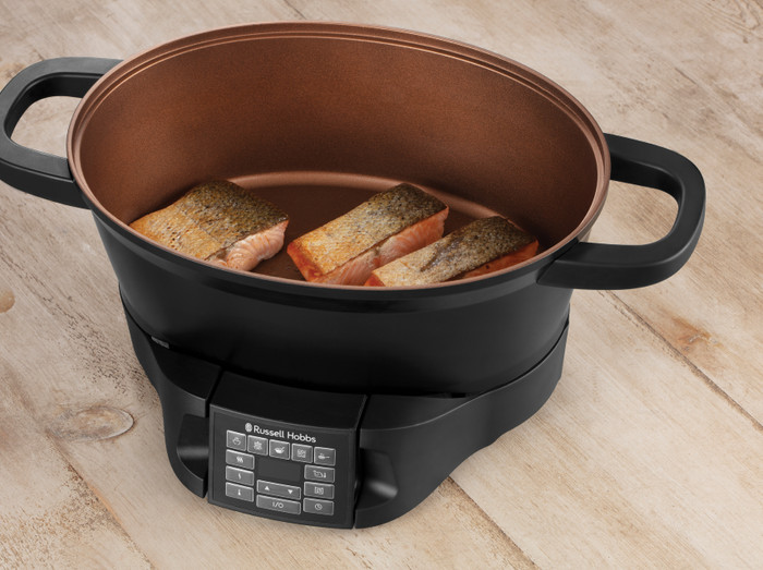 Russel Hobbs Good to Go Multicooker 6.5L product in use