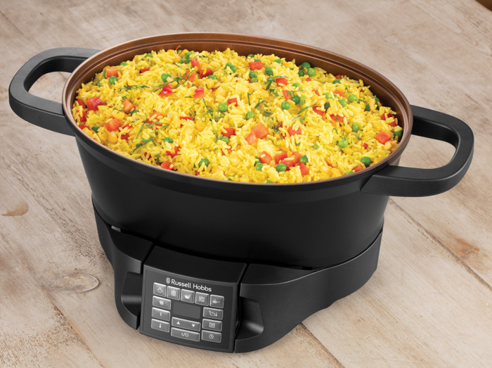 Russel Hobbs Good to Go Multicooker 6.5L product in use
