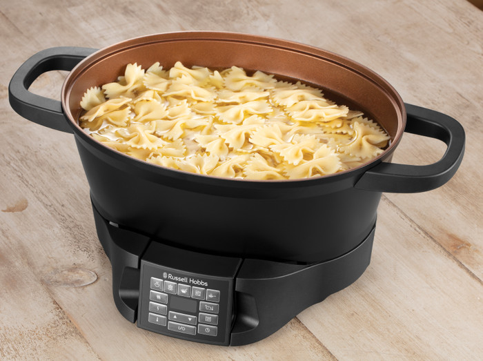 Russel Hobbs Good to Go Multicooker 6.5L product in use