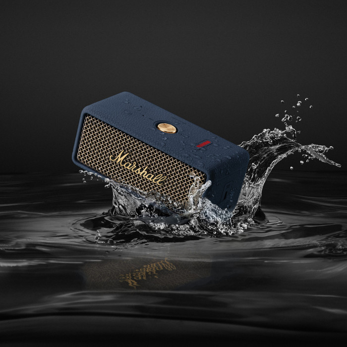 Marshall Emberton III Enceinte BT Midnight Blue produit à l'usage