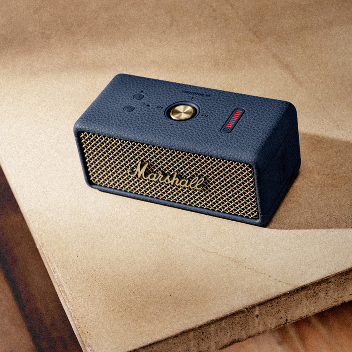 Marshall Emberton III Enceinte BT Midnight Blue produit à l'usage