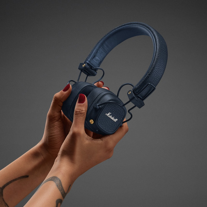 Marshall Major V Blue product in use