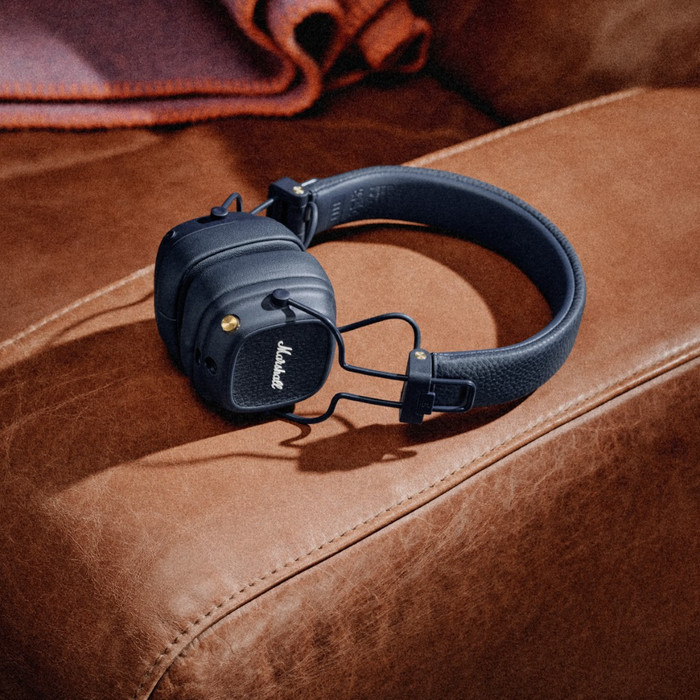 Marshall Major V Blue product in use