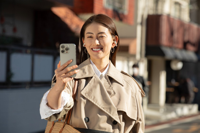 Shokz OpenDots ONE silver product in use