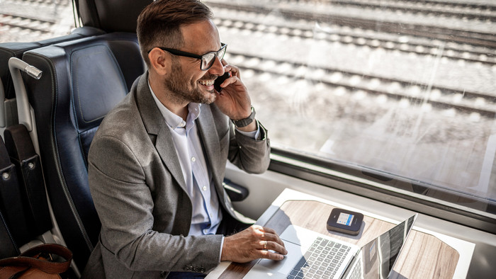 NETGEAR Nighthawk M7 Pro MR7540 product in use