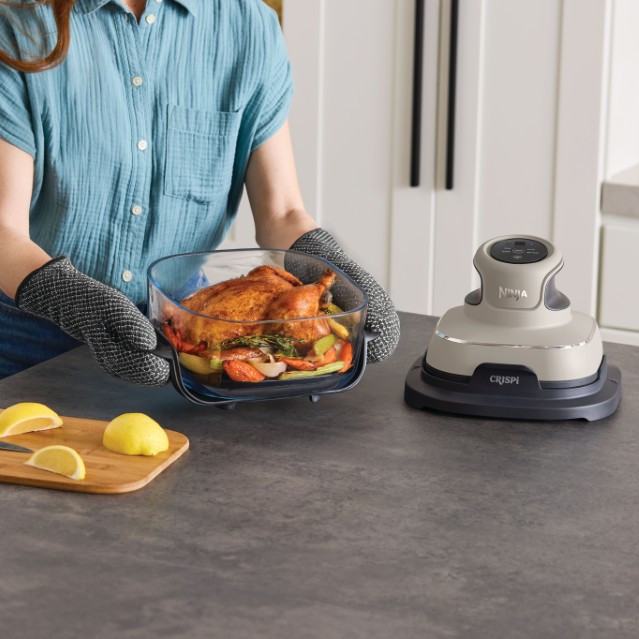 Ninja Crispi FN101EUST Grijs product in gebruik