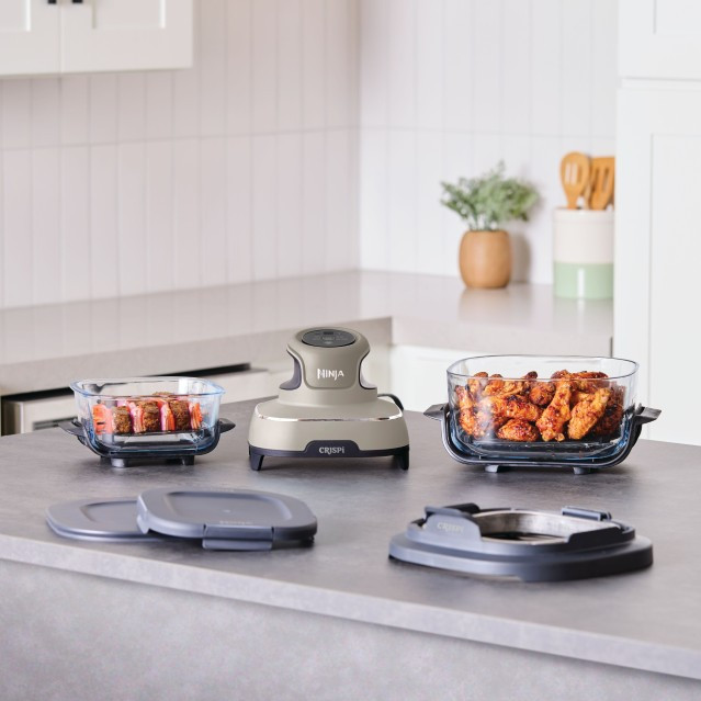 Ninja Crispi FN101EUST Grijs product in gebruik