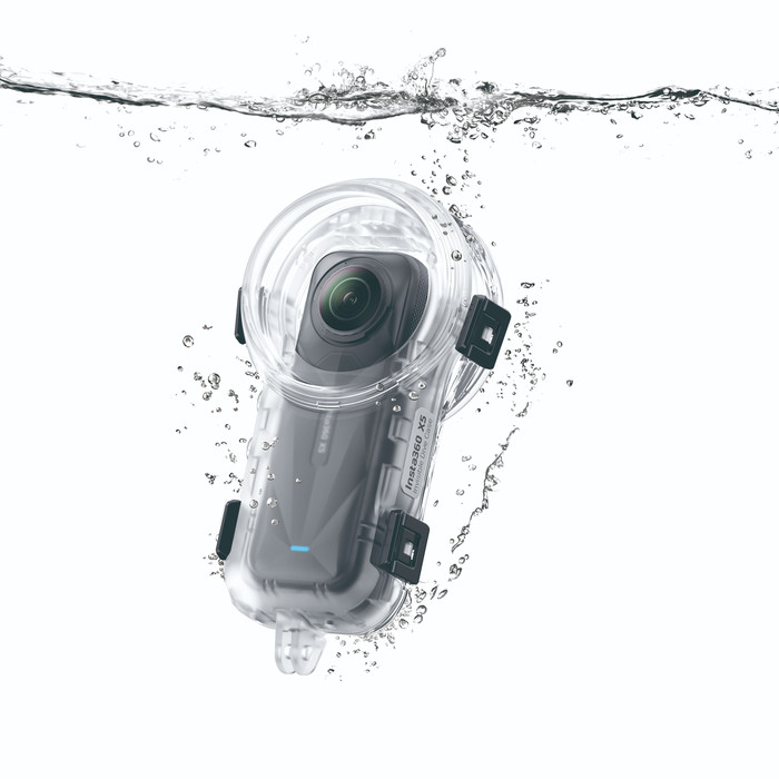 Insta360 X5 Invisible Dive Case product in gebruik