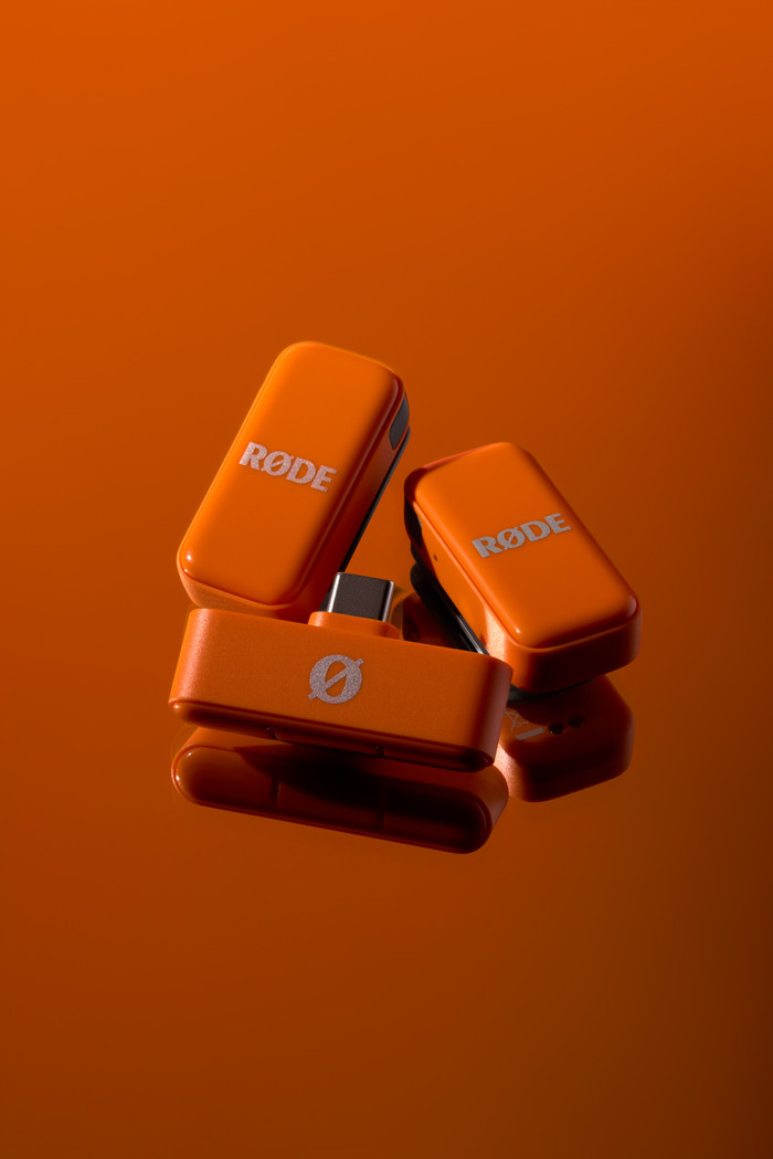 RODE Wireless Micro Orange USB-C inside