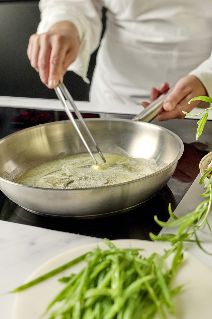 Demeyere Resto 3 Frying Pan 24cm product in use