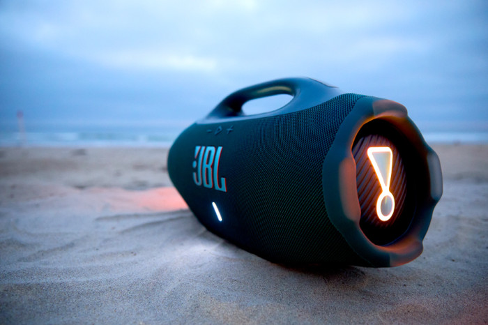 JBL Boombox 4 Black product in use