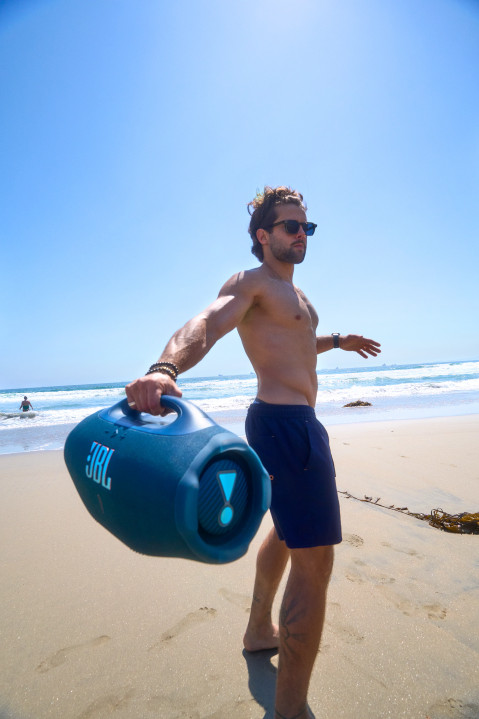 JBL Boombox 4 Bleu produit à l'usage