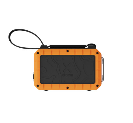 Xtorm Rugged Batterie Externe 40 000 mAh avec Charge Rapide et Lampe de Poche côté gauche
