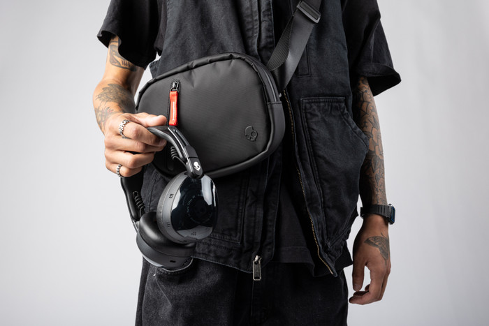 Skullcandy Aviator 900 ANC Black product in use